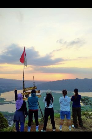 Puncak Srege:, Wisata Pendakian dan Camping Asri di Ngantang Malang,
