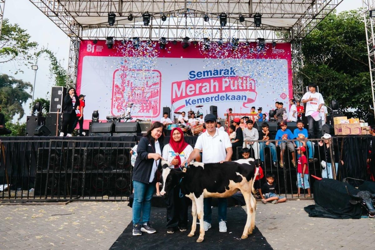 Camat Pujon: BRI hadir dan peduli dengan sesama, selalu melayani dengan hati. Terima kasih atas Semarak Merah Putih di Desa BRILiaN.